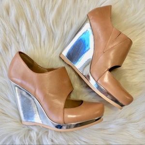 Saks Fifth Avenue 5/48 Salome Tan & Silver Wedges 8.5-9